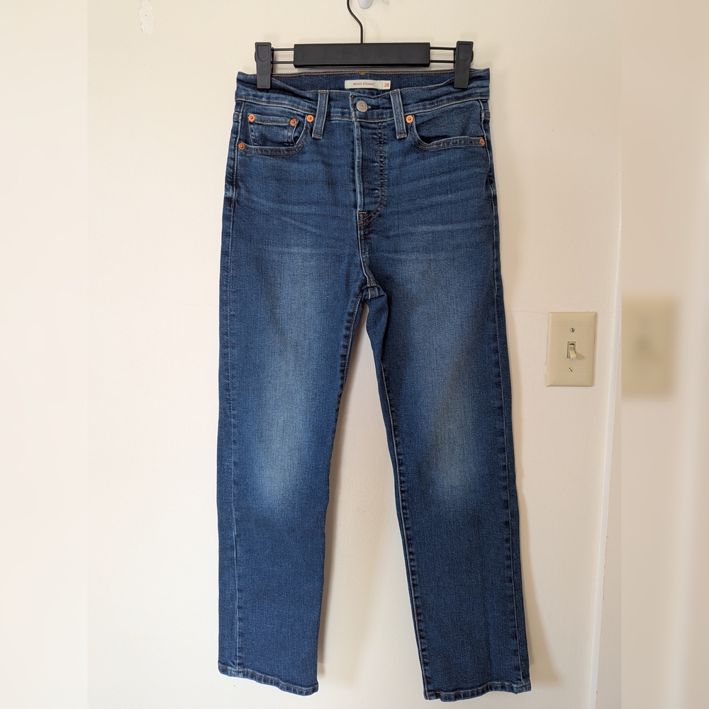 Levi's Straight Leg Jeans in Medium Blue Wash